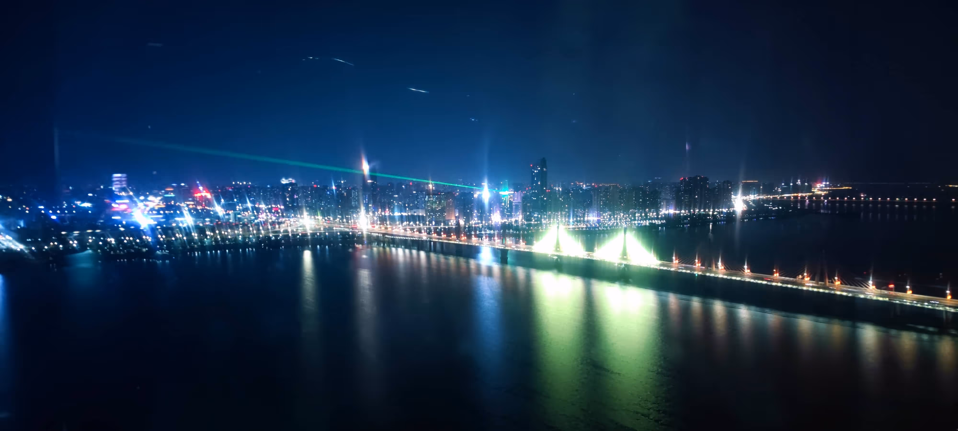 颇有赛博朋克的味道 颇有赛博朋克的味道